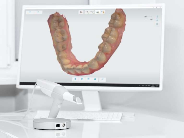 A computer screen showing a digital impression of someones teeth, Roseville NSW